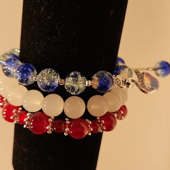 3 Patriotic Red, White & Blue Glass Beads wSilvertone Accents Stretch Bracelets. - Picture 1 of 6